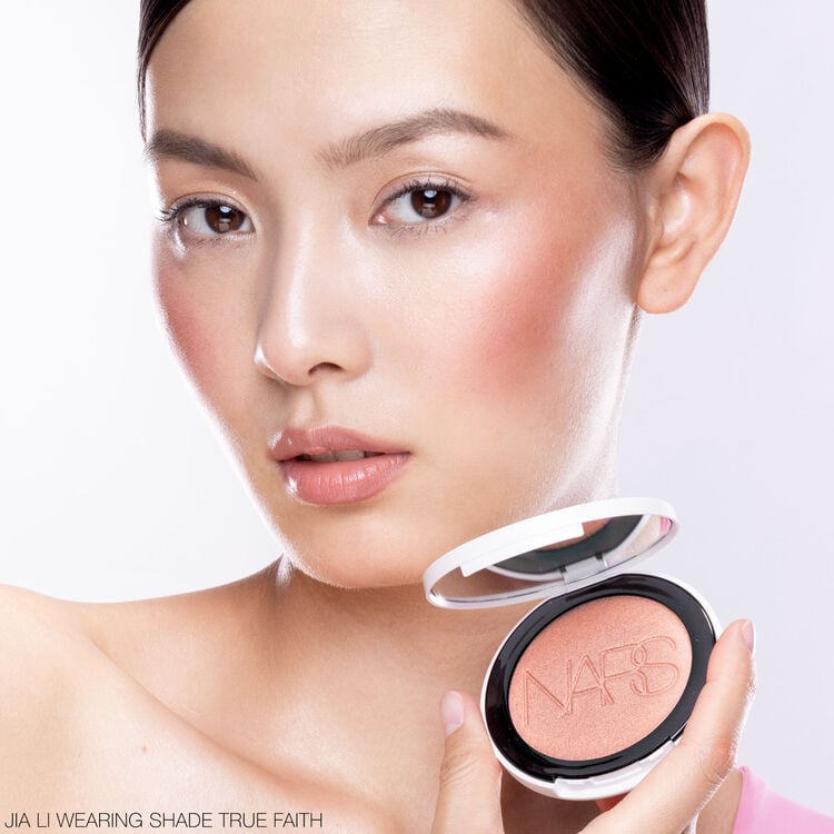 Light Reflecting™ Luminizing Blush